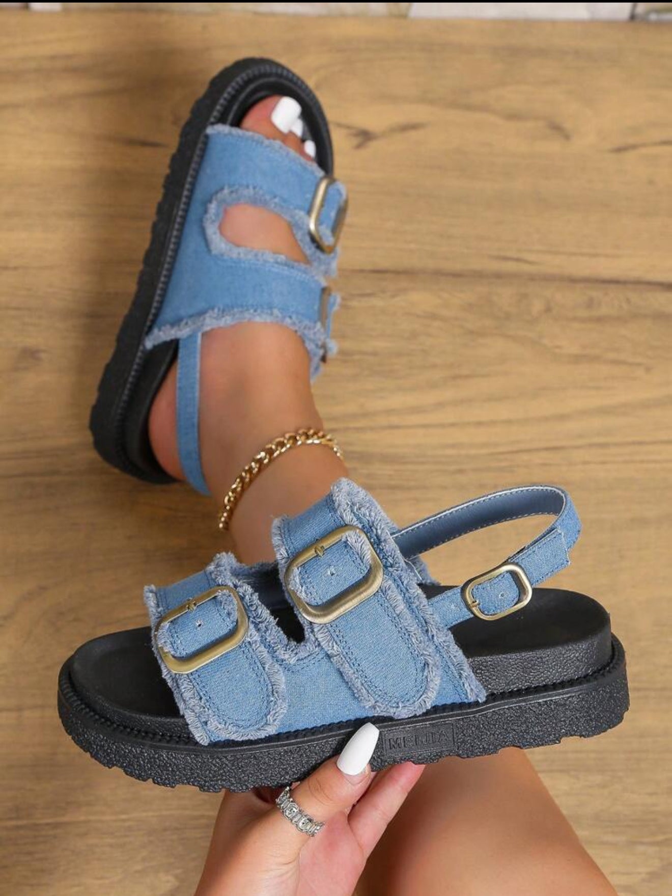 Sandales plates en jean – Style décontracté & tendance