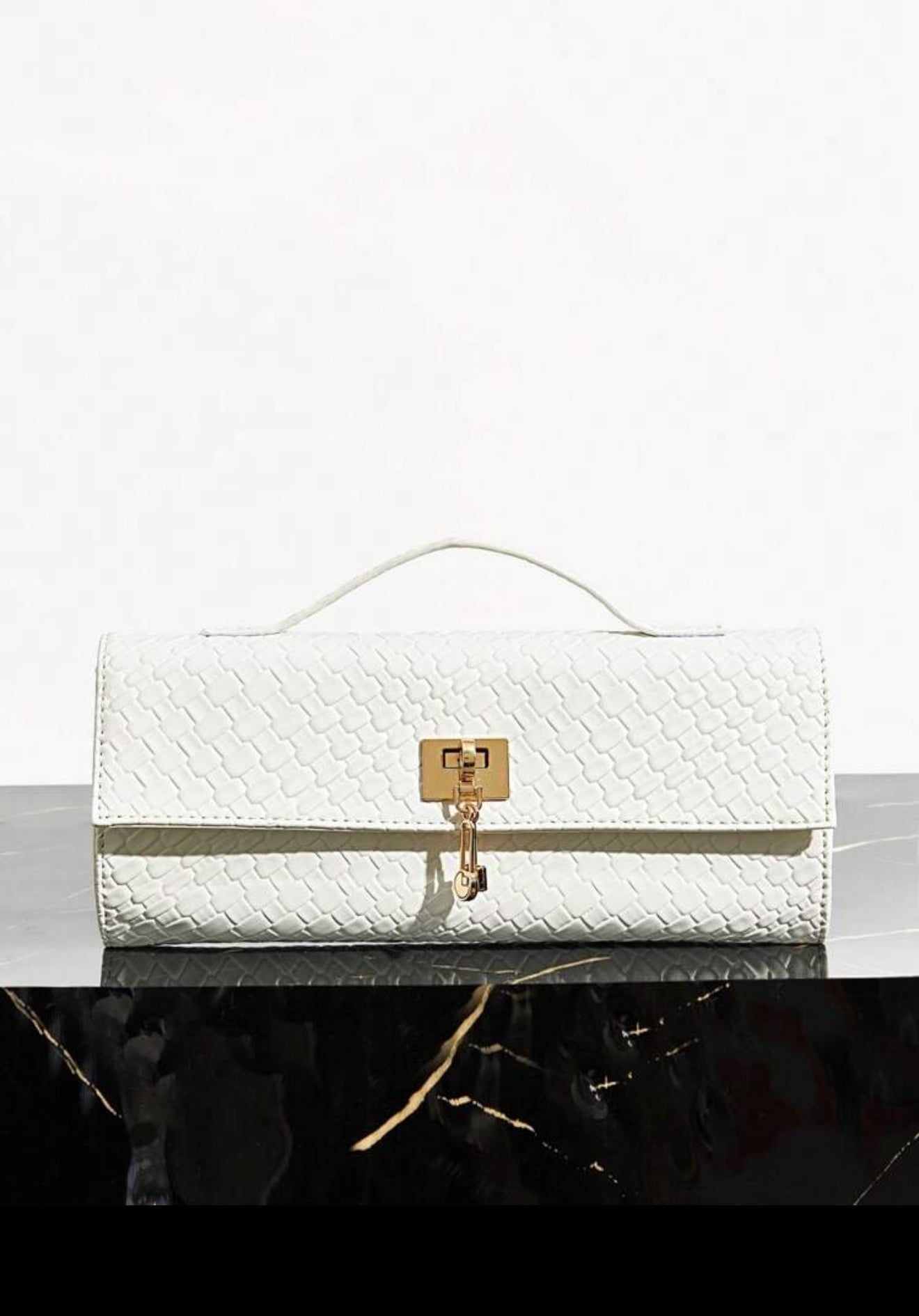 Sac à main tressé noir élégant