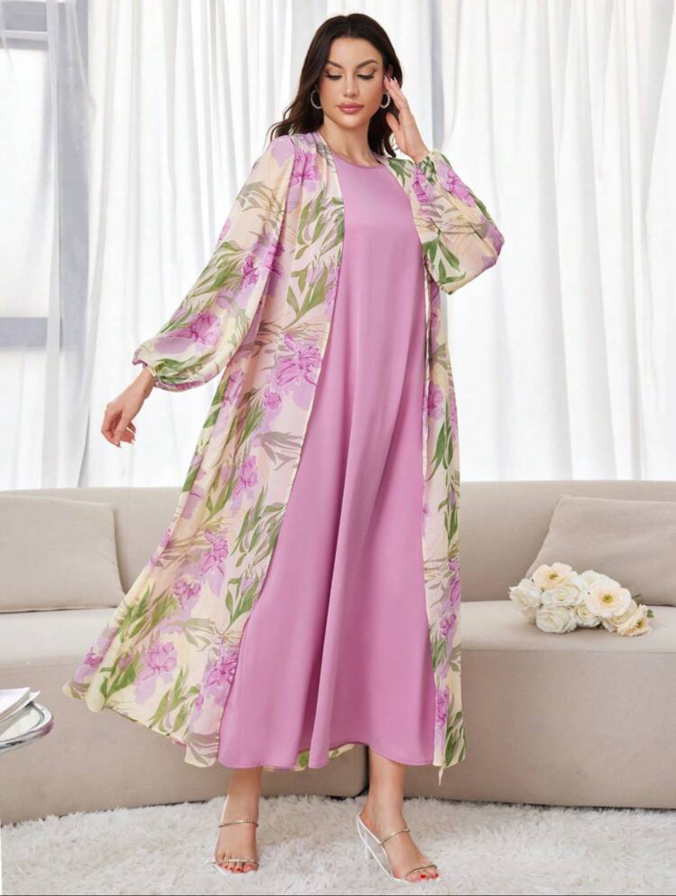 Robe longue rose avec kimono fleuri – Élégance et légèreté