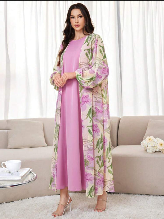 Robe longue rose avec kimono fleuri – Élégance et légèreté