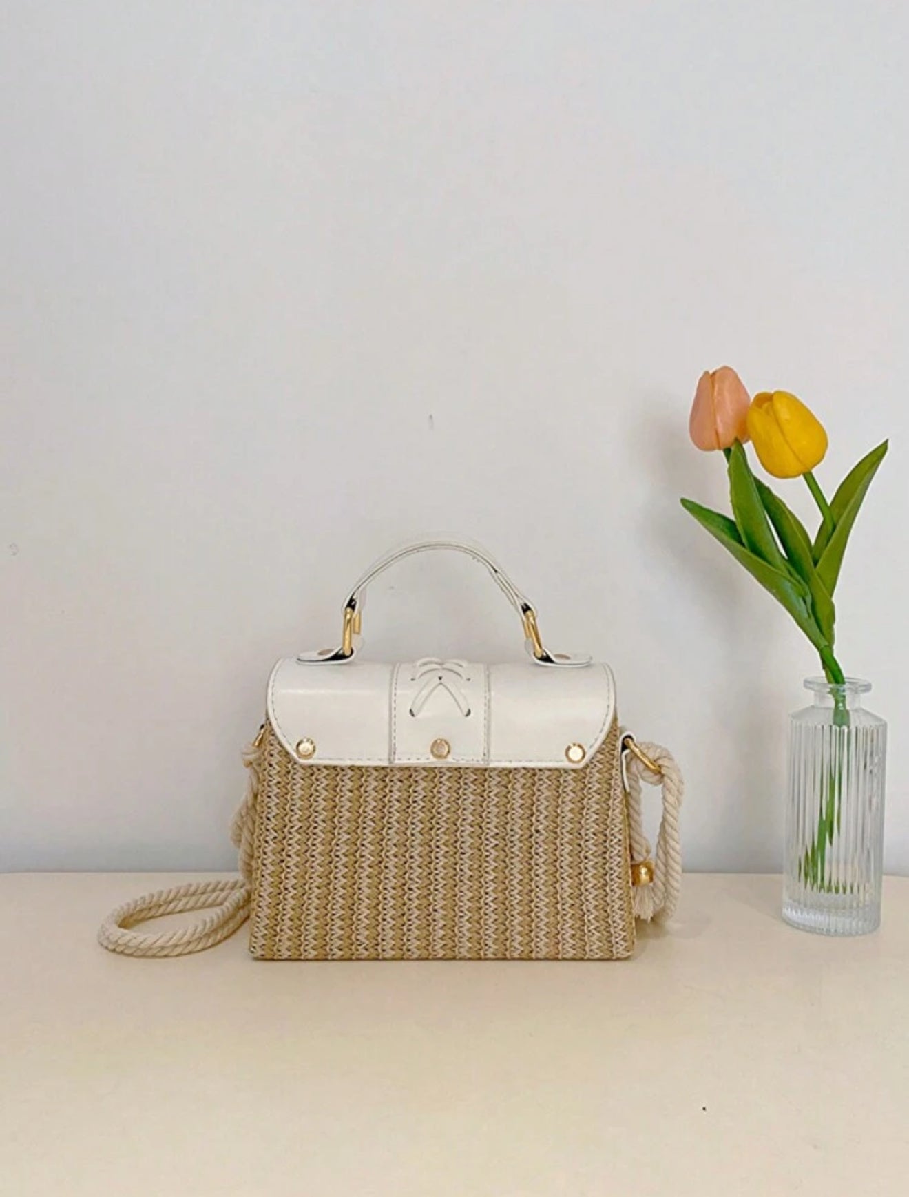 Sac à main tressé avec anse en corde – Chic & Élégant