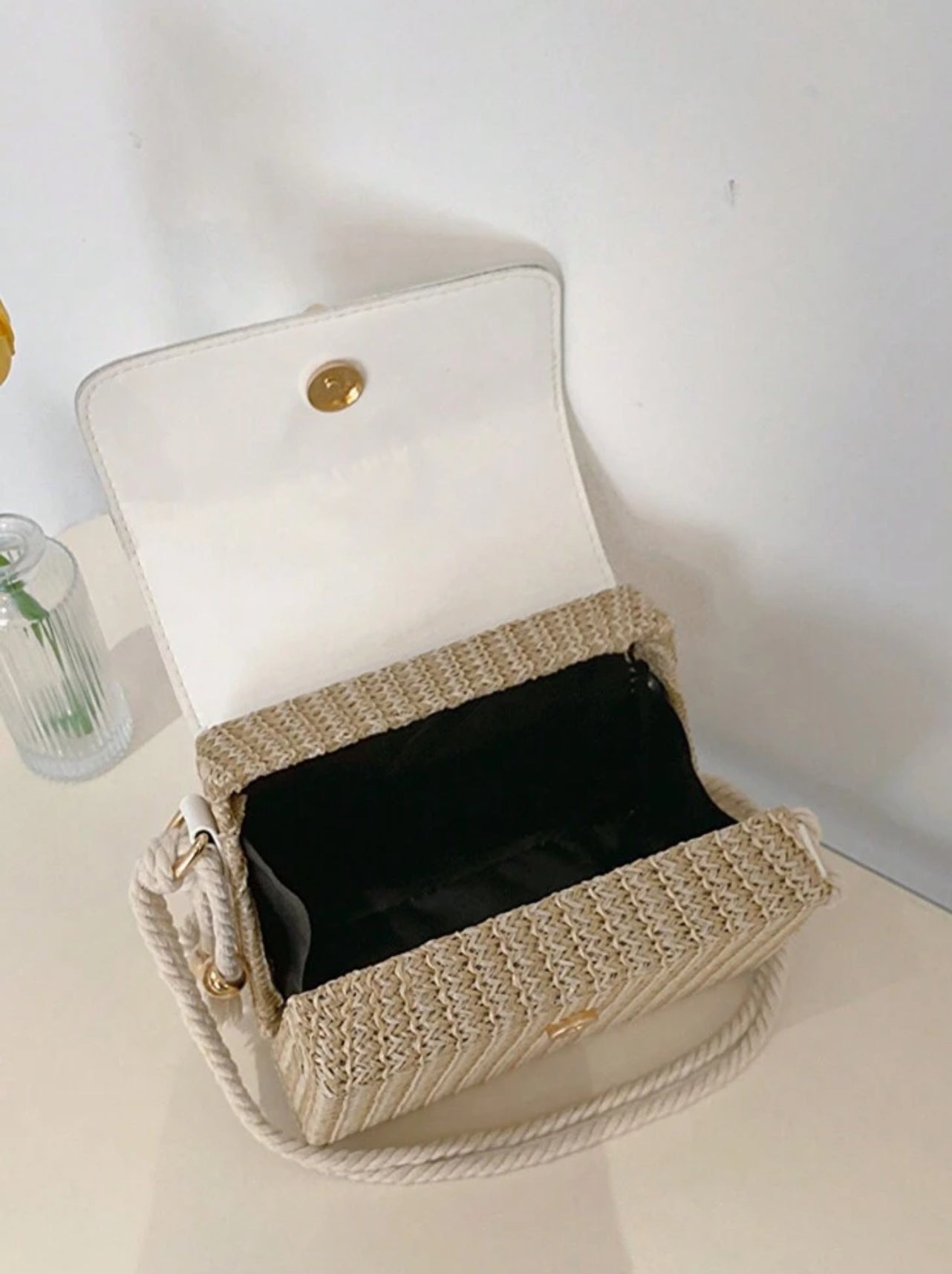 Sac à main tressé avec anse en corde – Chic & Élégant