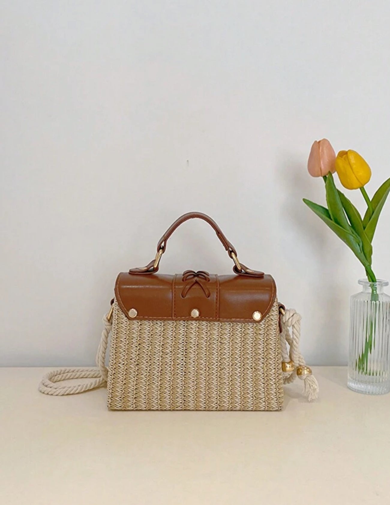 Sac à main tressé avec anse en corde – Chic & Élégant