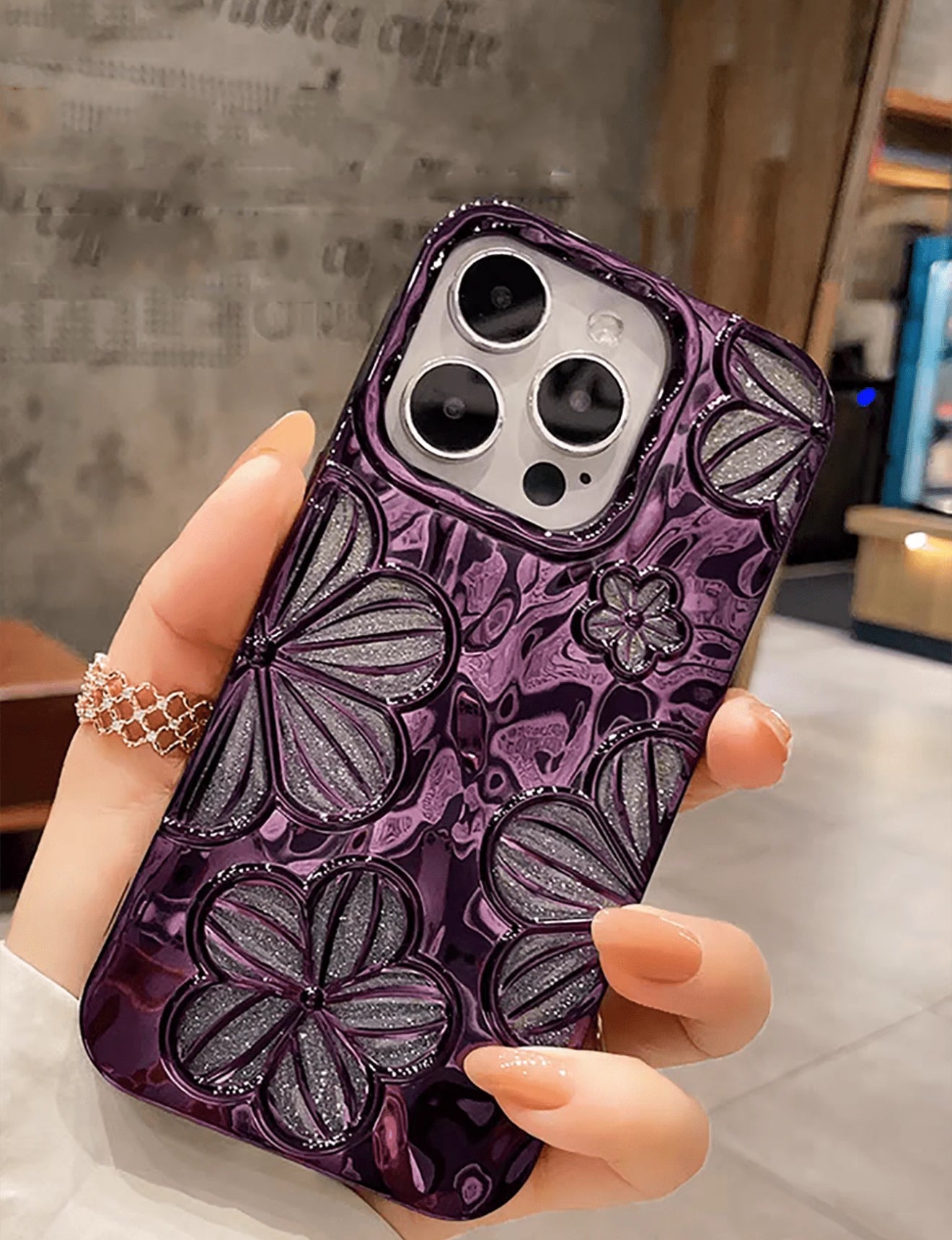 Coque à Paillettes – Design Floral Peint à l’Huile